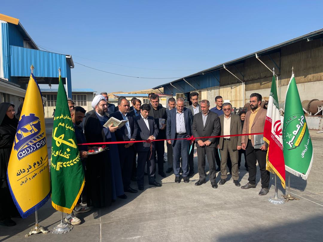 افتتاح خط تولید کاملاً مکانیزه سیلاژ خوراک کامل تخمیری در مجموعه شرکت های دانش بنیان و فناور اروم دردانه و مزرعه سبز دشت آتروپاتگان با حضور جناب آقای دکتر فتحی معاونت محترم وزارت جهاد کشاورزی
